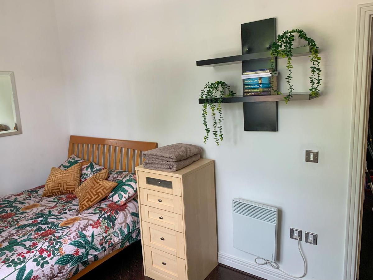 Room In Stratford With Private Bathroom And Parking London Exterior foto